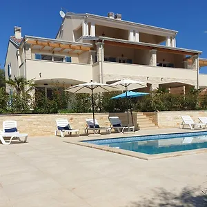 https://sea-villas-residence.in-istria.net