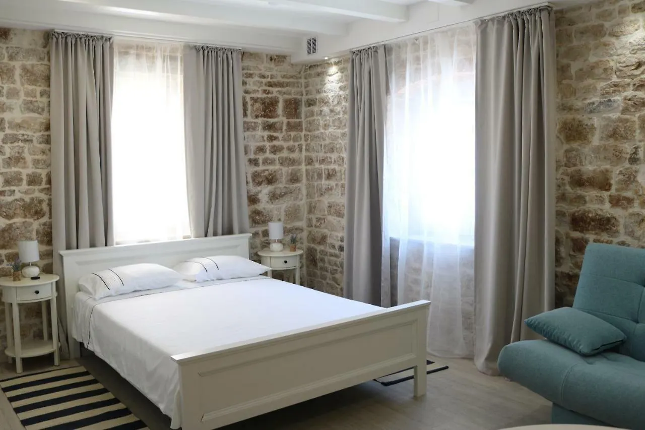 Guest house Trogir Square Apartment